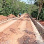 Kades Hujan Mas Diduga Korupsi Dana Desa Tahun 2023 Prihal Pembuatan Jalan Onderlagh Yang Sudah Tenggelam di Dusun 01 Senilai Rp,207.805.000,-