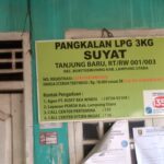 Pangkalan Gas LPG 3Kg Milik Bapak Suyat Desa Tanjung Baru RT/RW 001/003 Kecamatan Bukit Kemuning Diduga Tetapkan Tarif Lebih Dari Harga HET. Rp, 18.000,- Per Tabung