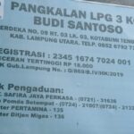 BUDI SANTOSO Pemilik Pangkalan GAS LPG 3 Kg Desa Campur Sari Kecamatan Kotabumi Diduga Tetapkan Tarif Melampaui Harga HET Rp.18.000, – Per Tabung