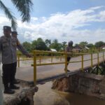 Hati-Hati! Polsek Rantau Alai Berikan Himbauan Kepada Masyarakat, Jembatan Penghubung Antara Desa Lubuk Rukam dan Desa Muara Kumbang hampir Putus!
