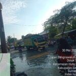 Jalan Lintas Provinsi Sangnawaluh Kerasaan Perdagangan Rusak, Diduga Pemerintah Tutup Mata