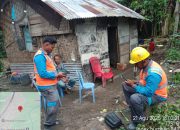 PLN Unit Perdangangan Pemasangan Lampu Bagi Warga Tidak Mampu