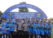 Liga Minisoccer Kapolda Cup 2025 Berkahir, Kapolda Lampung Berikan Langsung Piala Bergilir