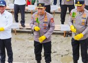 Tanam Mangrove di Kalbar, Kapolri: Jaga Lingkungan untuk Masa Depan Anak-Cucu Kita