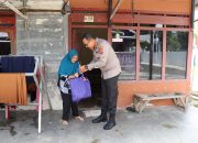 Kapolres Lampung Barat Salurkan Bansos kepada Masyarakat Kurang Mampu