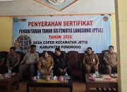 Wabup Ponorogo Serahkan Sertifikat Tanah Elektronik PTSL Bagi Warga Desa Coper
