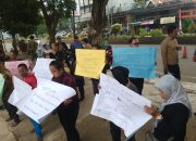 Pelayanan Kantor Pusat Bank Banten Lumpuh di Goyang Massa Aksi Jilid II