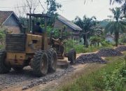 PT Surya Ogan Nabati Salurkan CSR untuk Pengerasan Jalan di Desa Muara Burnai 1