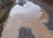 Jalan Desa Ogan Jaya Rusak Parah 17 Tahun, Warga Lampung Utara Desak Inspektorat Usut Dana Desa