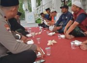 Kapolda Sumbar Gelar Jum’at Subuh Berkah di Masjid Al-Hakim Padang, Bersama Relawan Tegak Lurus Prabowo