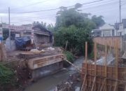 Proyek Jembatan Dinas PU Kota Bandar Lampung Dihentikan Sementara oleh Warga