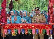 Bupati Parosil Dampingi Ketua TP PKK Provinsi Lampung Canangkan Desa TAPIS di Lumbok Seminung