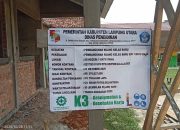 Diduga Adukan Semen Tak Sesuai RAB, Pembangunan Ruang Kelas Baru SDN Batu Raja Sungkai Utara Disorot