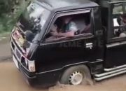 Jalan Rusak Parah di Way Kanan, Warga Pertanyakan Kinerja Pemimpin Daerah