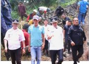 Wabup Lampung Utara Romli Turun Langsung Gotong Royong Perbaiki Jalan di Abung Tengah