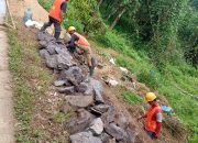 Proyek Pengaman Jalan di Tanjung Sari Diduga Asal Jadi: Warga Pertanyakan Anggaran, Pengawasan Hilang