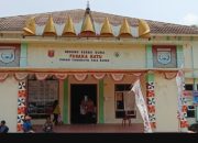 Mangkrak Dua Bulan, Proyek Kios Pasar Tugu Ratu Disorot: Warga Minta Audit Total Dana Desa 2024–2025