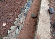 Skandal Proyek Jalan di Kertosari: Batu Kapur Murahan, Adukan Tanpa Semen, Pengawas Hilang Entah ke Mana