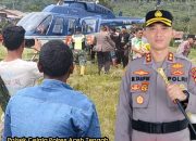 Polsek Celala Polres Aceh Tengah Bersama TNI dan Warga Evakuasi Bantuan Bencana Alam dari Heli BNPB