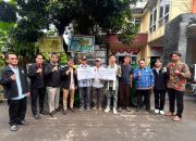 Mahasiswa KKM STAI Al Hidayah Bogor Tutup Kegiatan dengan Sosialisasi Peduli Lingkungan dan Penyerahan Dua Gerobak Sampah di Balumbang Jaya