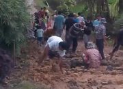 Jalan Kampung Cipeuyah Rusak Parah, Warga Bergerak Gotong Royong Usai Pemberitaan Viral, Pemerintah Diam