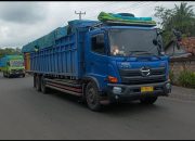 Truk Batu Bara Masih Bebas Melintas di Jalan Umum Martapura OKU Timur, Kebijakan Gubernur Diabaikan