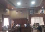 Warga Desa Pusar Sambangi DPRD OKU, Desak PT SMBR Penuhi Janji Pemberdayaan