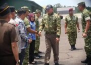 Bupati Way Kanan Sambut Menhan Sjafrie Sjamsoeddin di Lanudad Gatot Soebroto, Kunker Tinjau Kesiapan Satuan di Lampung