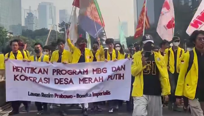 Long March ke Bundaran HI, BEM UI Gugat Kebijakan Pemerintah, Stop MBG dan KMP yang Buat Negara Bangkrut