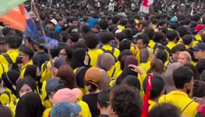 Ratusan Mahasiswa BEM UI Long March ke Bundaran HI, Sampaikan Lima Tuntutan